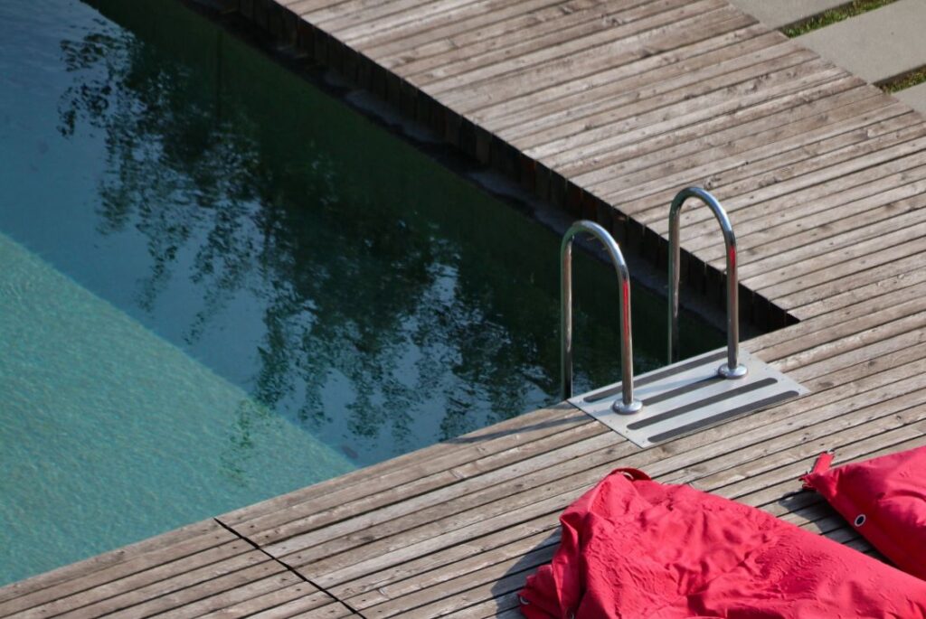 La piscine bois hors sol pour tripler la valeur d'une maison